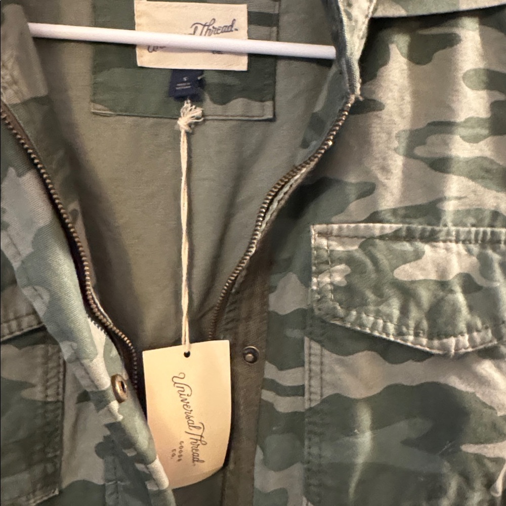 Camouflage Zip-Up Jacket - Picture 3 of 6